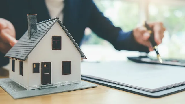 Quando vale a pena entrar com uma ação de revisão de contrato habitacional?